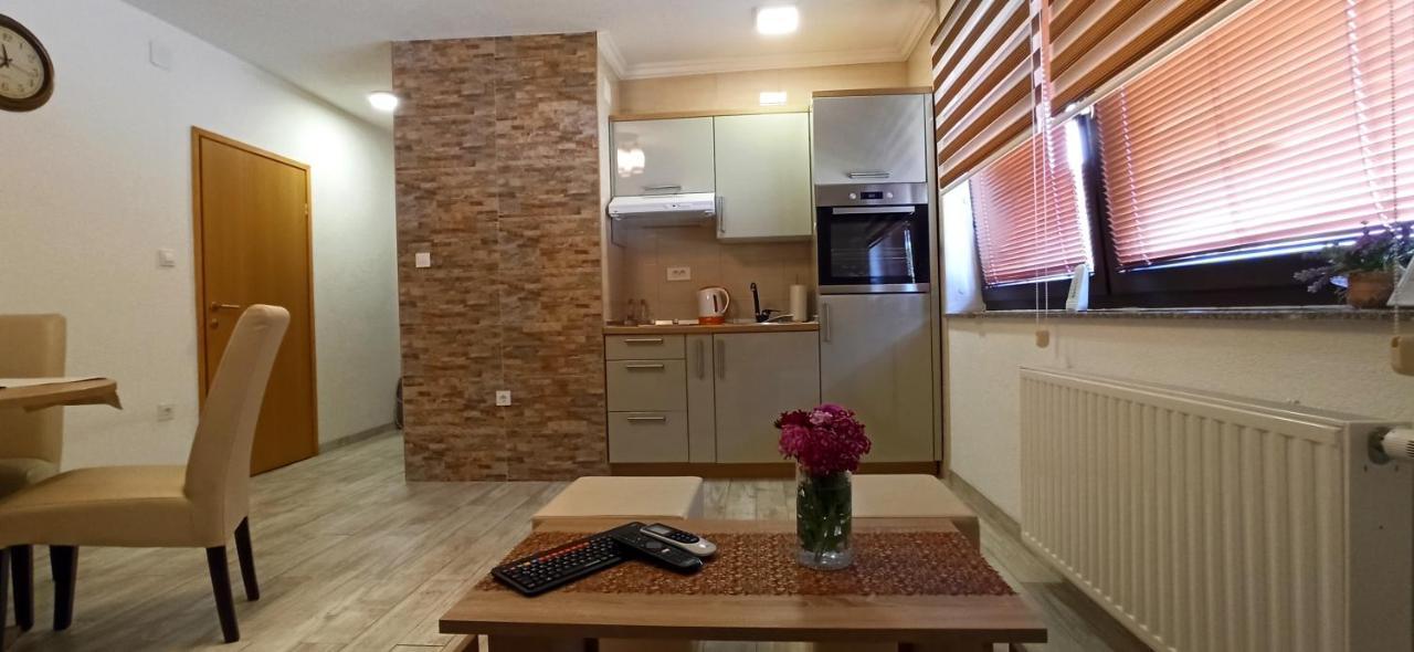 Studio Apartments Una Korenica Luaran gambar